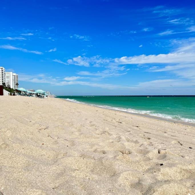 Beautiful Studio In A Seafront Condo ไมอามีบีช ภายนอก รูปภาพ