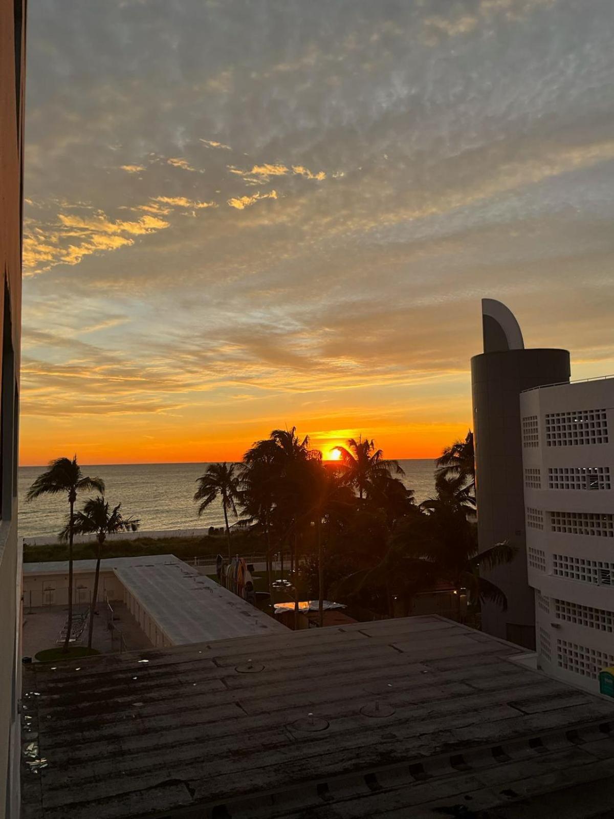 Beautiful Studio In A Seafront Condo ไมอามีบีช ภายนอก รูปภาพ